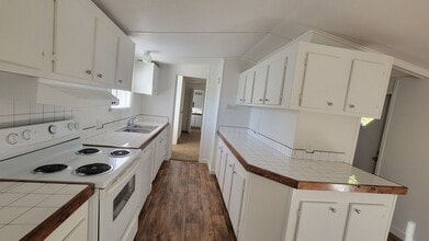 Building Photo - 587 Bonfire Dr