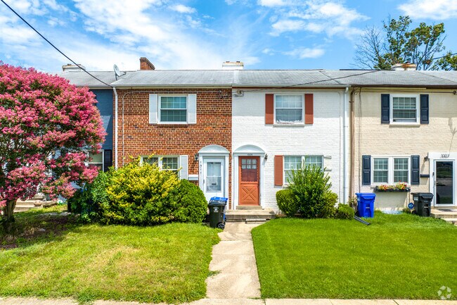 Townhomes more of your speed? Laurel has many options.