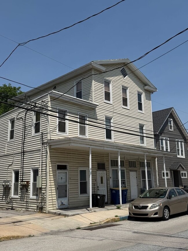 Building Photo - 16 S Front St