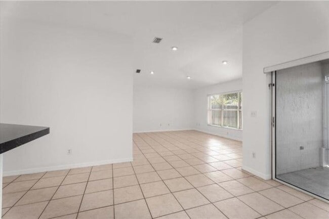 Building Photo - 980 Windward Way