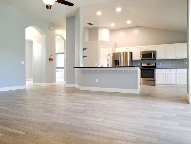 Foto del edificio - 7506 Lindenhurst Dr