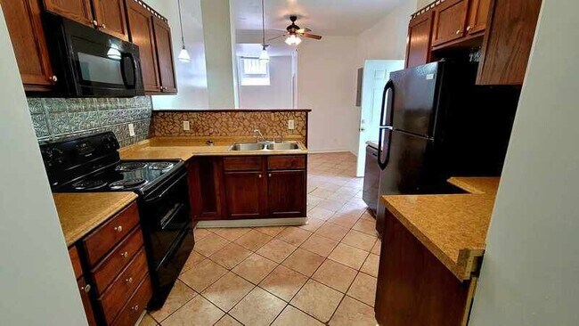 Foto del edificio - 3105 E Marshall St