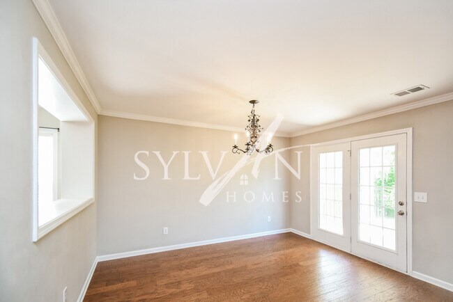 Building Photo - Sweet 3BR, 2.5BA home ready for new reside...
