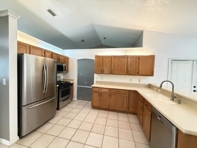 Building Photo - 3950 Ridgewood Dr