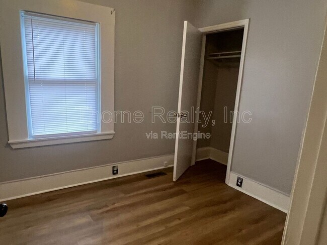 Foto del edificio - 819 Arlington St