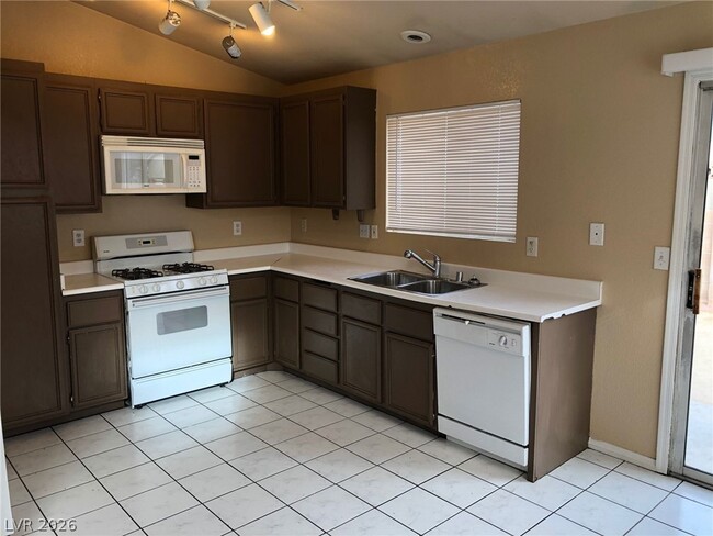 Building Photo - 1728 Windchime Dr