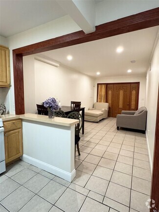 Building Photo - 2234 Lacombe Ave
