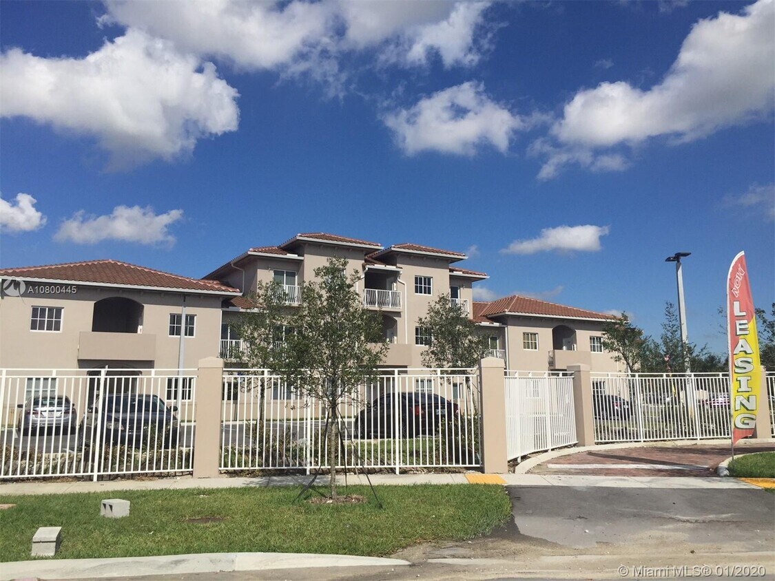 Primary Photo - 211 W 79th Pl