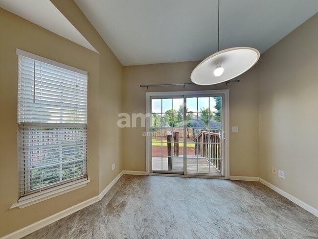 Building Photo - 25 Bellows Falls Dr