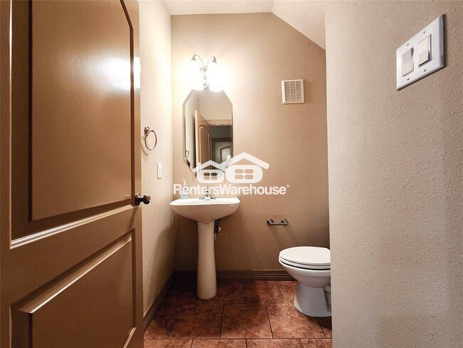 Foto del edificio - 910 McKinney Park Ln