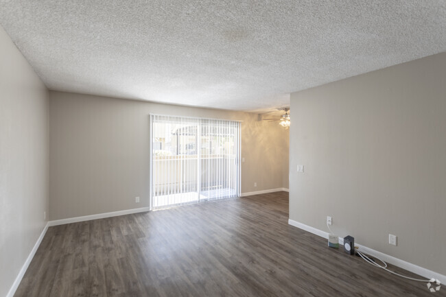 1 BR, 1 BA - 694 SF - Villa Napoli Apartments