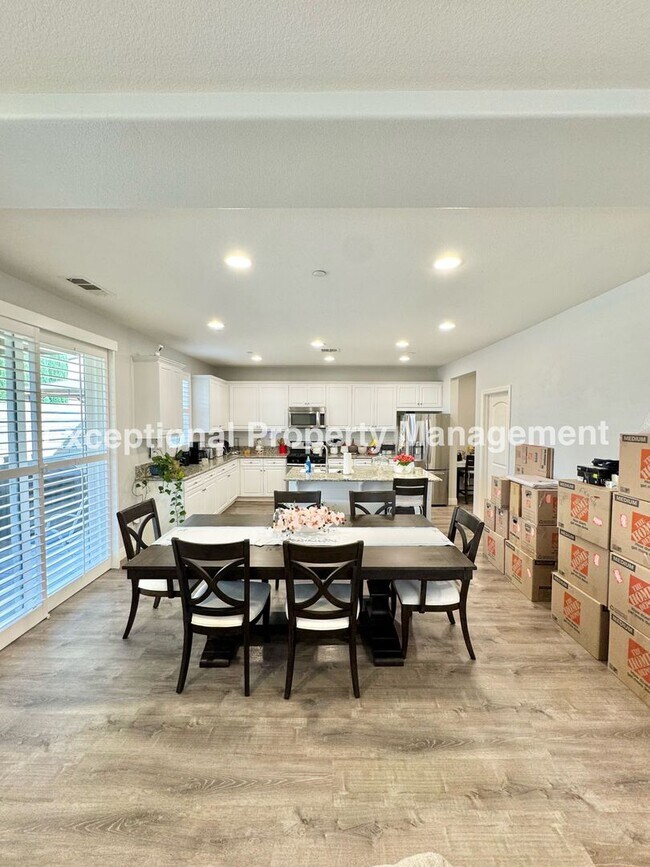 Foto del edificio - 4860 Condor Ave