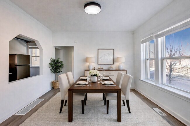 Foto del edificio - 3047 W Berteau Ave