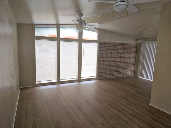 Building Photo - College Station, 3 bedroom / 2 bath house ...