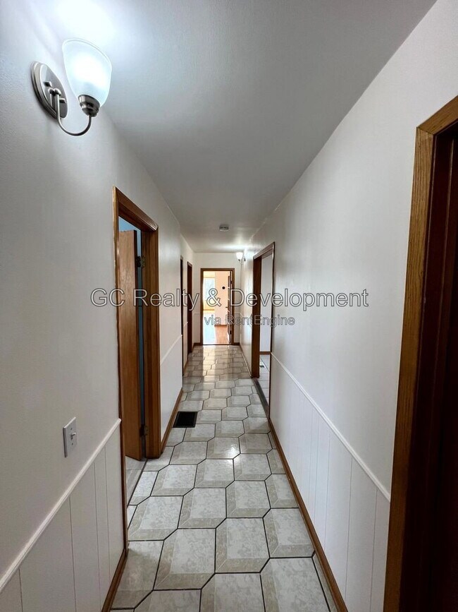 Building Photo - 4447 N Melvina Ave