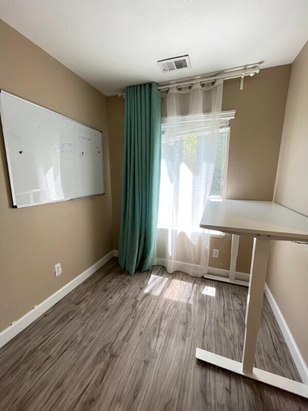 Building Photo - 2424 Balme Dr