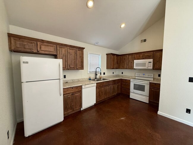 Foto del edificio - 636 W Oak Ave