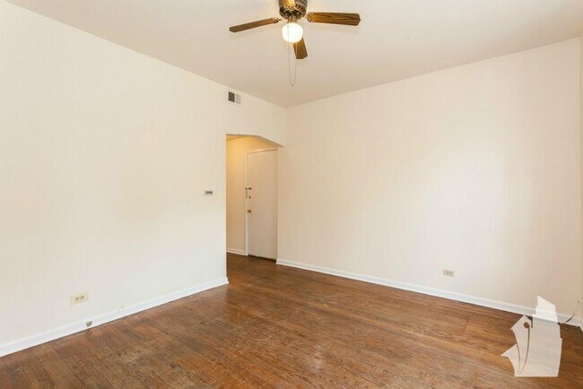 Foto del edificio - 3149 W Medill Ave