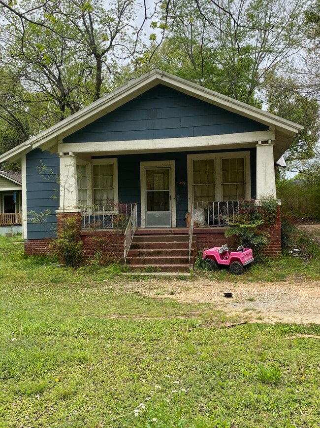 Building Photo - 1002 E Bankhead St