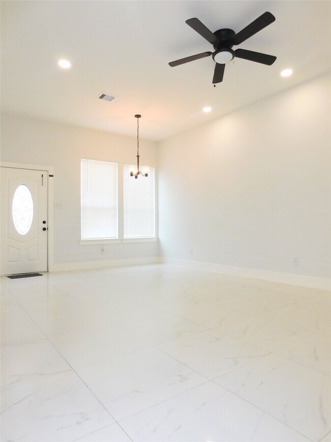 Foto del edificio - 7002 S Hall St