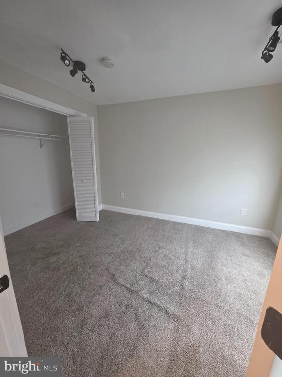 Foto del edificio - 5230 Breezy Point Rd