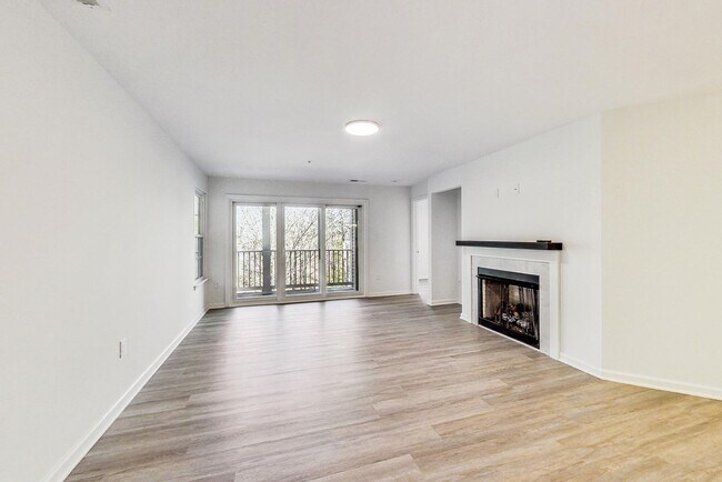 Foto del edificio - Top to Bottom Renovated Unit with 2 Master...