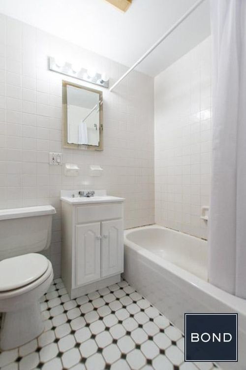 Building Photo - 425 E 65th St