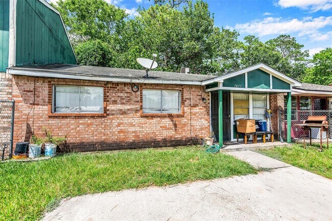 Foto del edificio - 7877 Locksley Rd