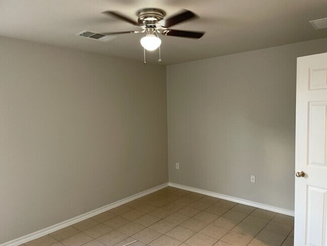 Foto del edificio - 104 Castleberry Ct