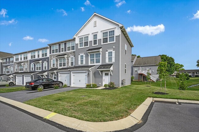 Building Photo - 216 Highland Ct