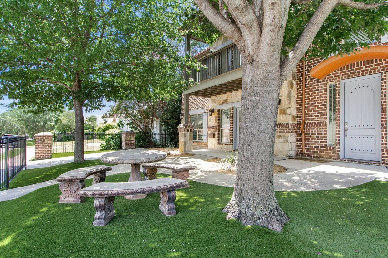 Primary Photo - * MOVE IN SUMMER 7/25/2027 * 5 Bed 3 Bath ...