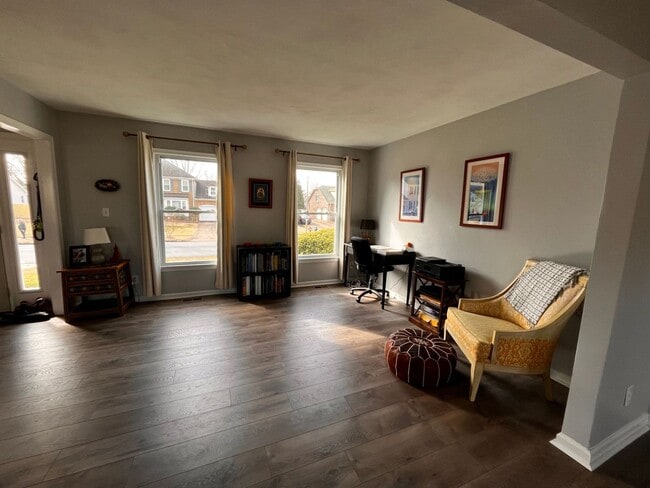 Building Photo - Beautifully 4-Bedroom Home in Desirable Vi...