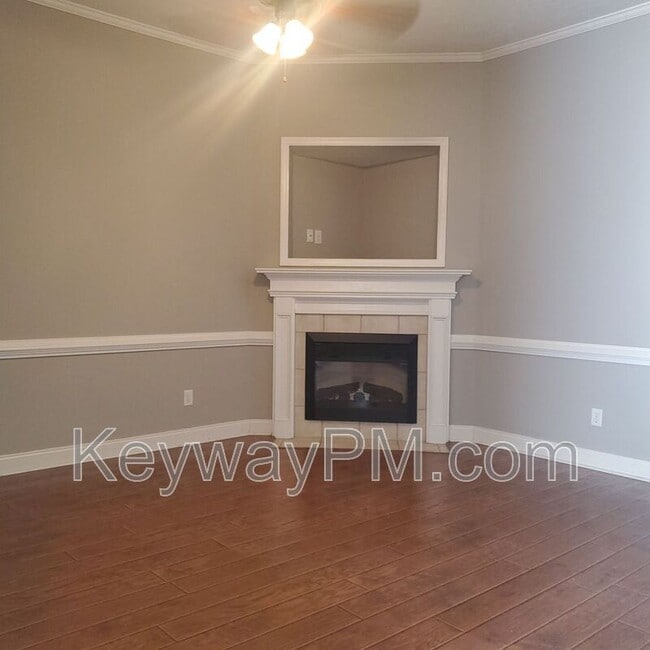 Foto del edificio - 823 Whispering Willow Ct
