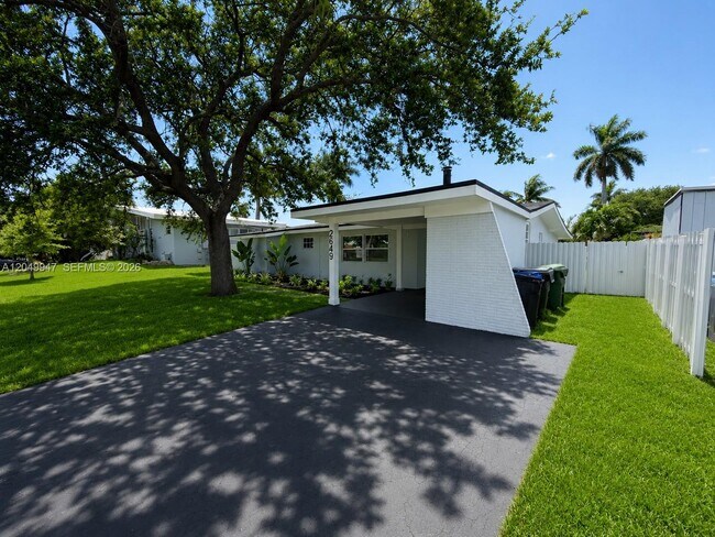 Foto del edificio - 2649 Key Largo Ln