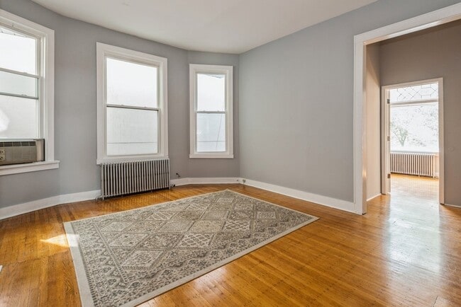 Building Photo - 1633 Oak Ave