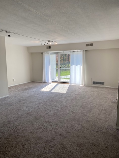 Building Photo - Spacious and bright 2 bedroom 2 bath in Vi...