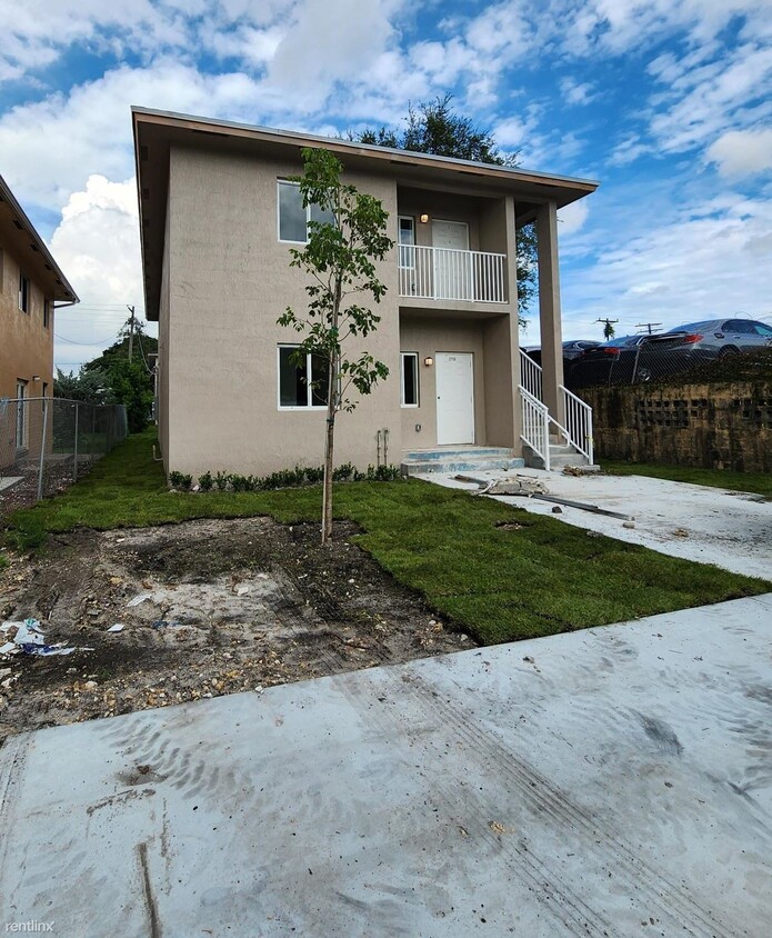 5 br, 2 bath Duplex - 2751 NW 58th St BRAN... Photo