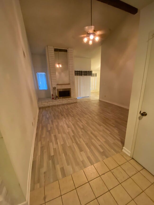 Foto del edificio - 2 Bedroom Condo in Gated Community!