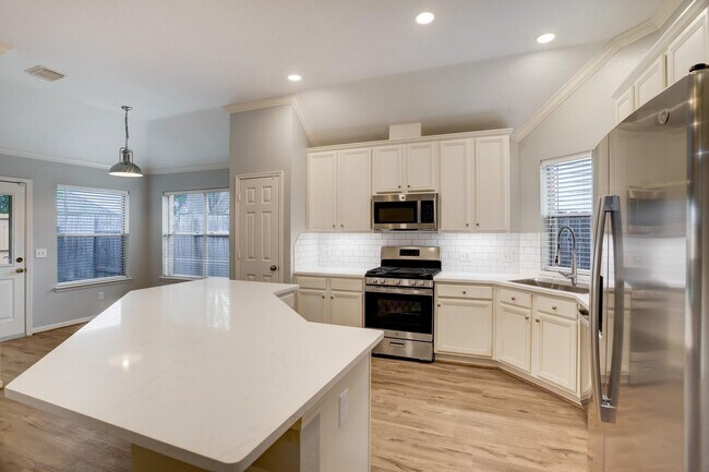 Foto del edificio - 9311 Cabin Creek Dr