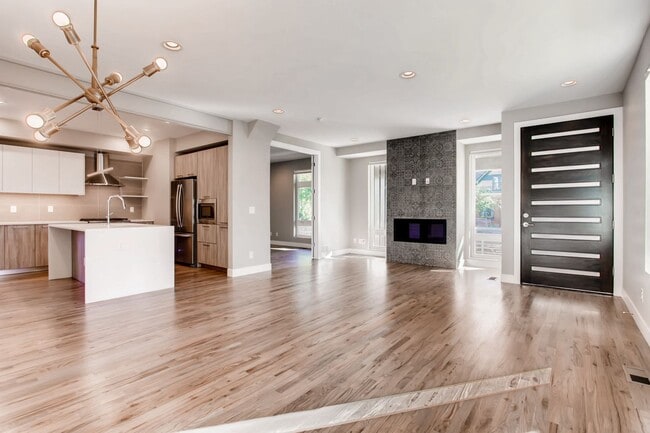 Building Photo - Modern 3 Bedroom Duplex for Rent