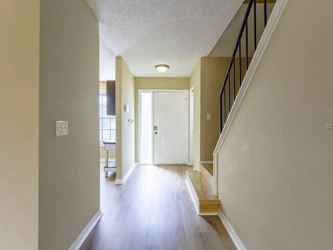 Building Photo - 3 Bedroom Single Family Townhome in Apopka