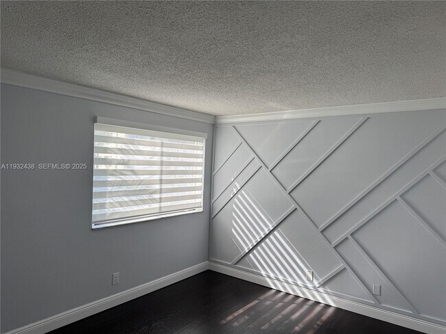 Foto del edificio - 185 Lakeview Dr