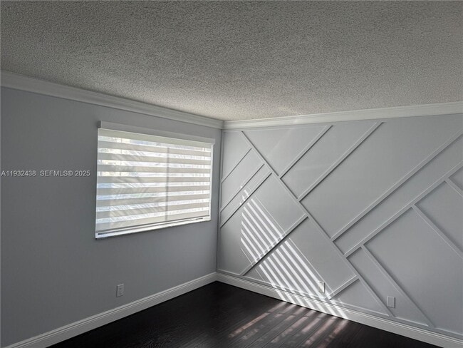 Building Photo - 185 Lakeview Dr