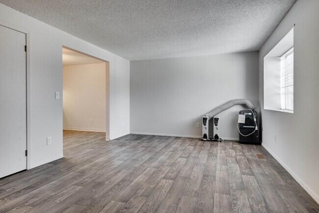 Building Photo - 1227 W Beacon St