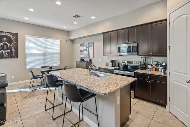 Foto del edificio - 3020 N 37th Pl