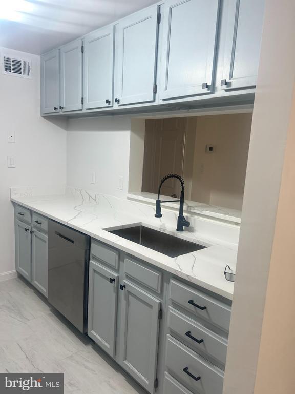 Foto del edificio - 5700 Shadwell Ct