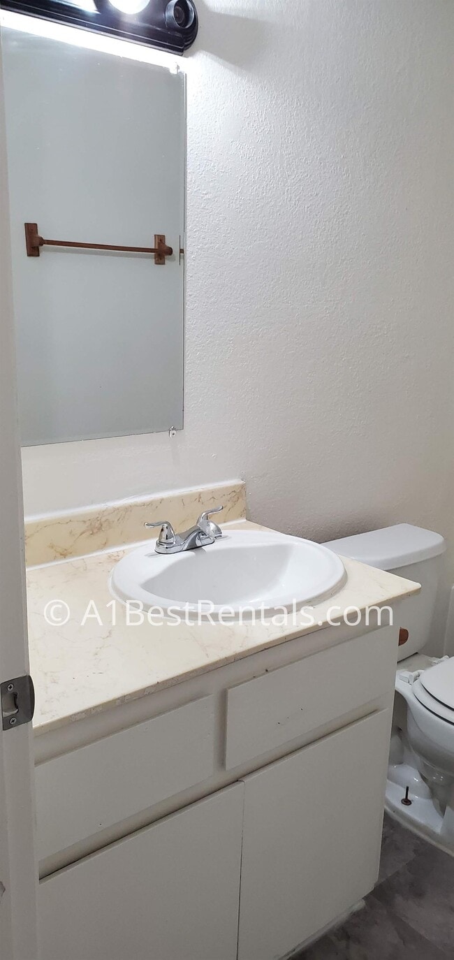 Building Photo - 233 Carmillita Way