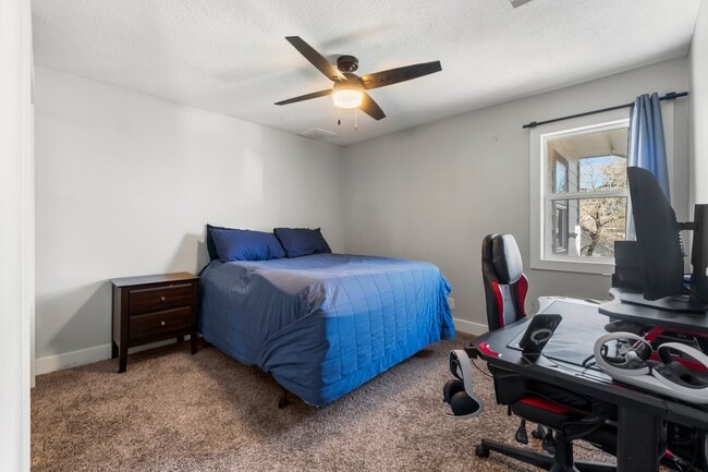 Building Photo - 9645 Twin Shores Dr