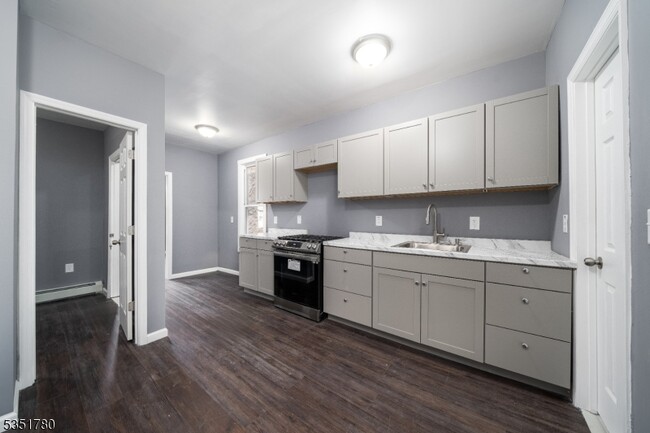 Building Photo - 206 Clark Pl