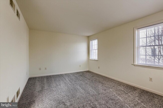 Foto del edificio - 339 E Derry Rd